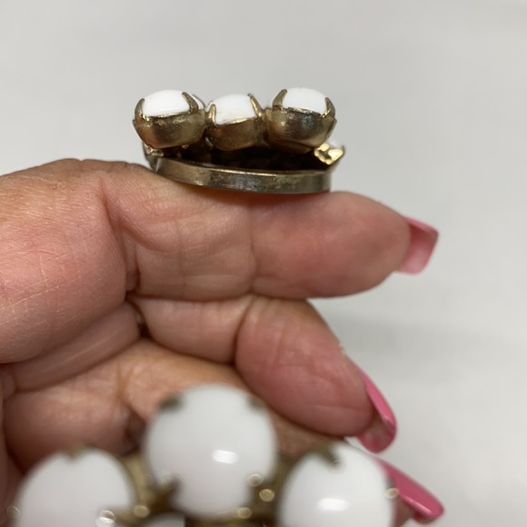 Vintage 1960’s milk glass clamper bracelet - Picture 11 of 11